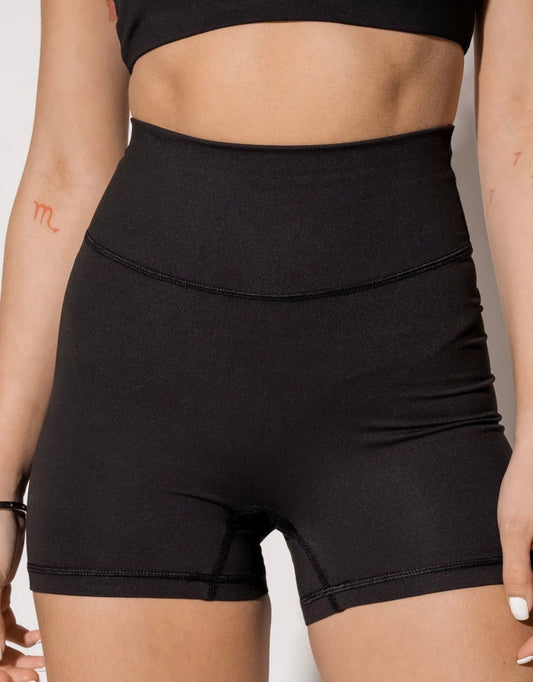 A84 Everyday Lift Short Black